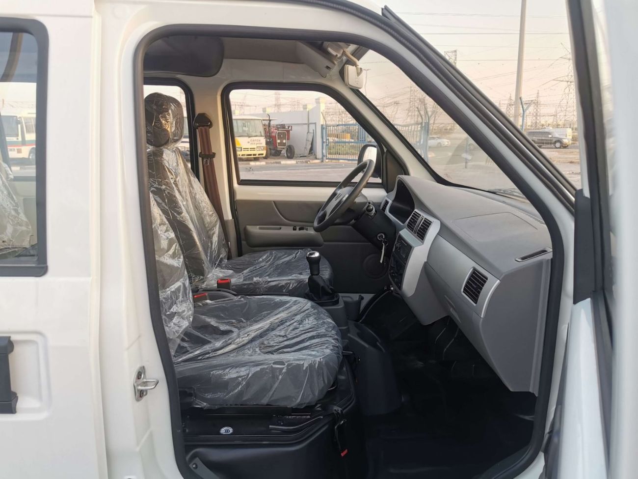 فيكتوري V2 STANDARD MINI BUS/ 7 SEATER, M/T, WITH AIRBAGS & ABS