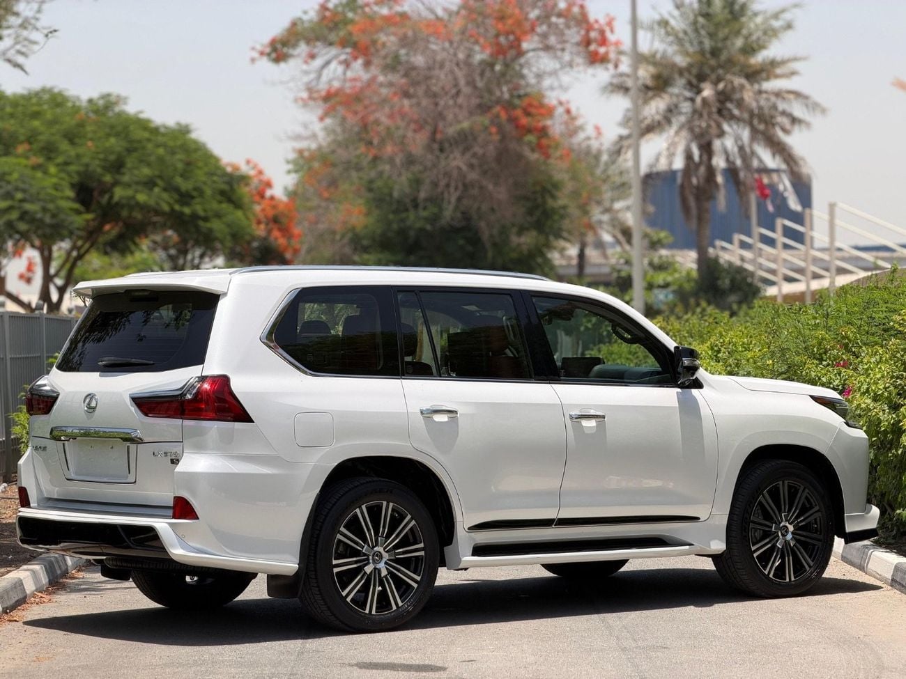Lexus LX570 SIGNATURE