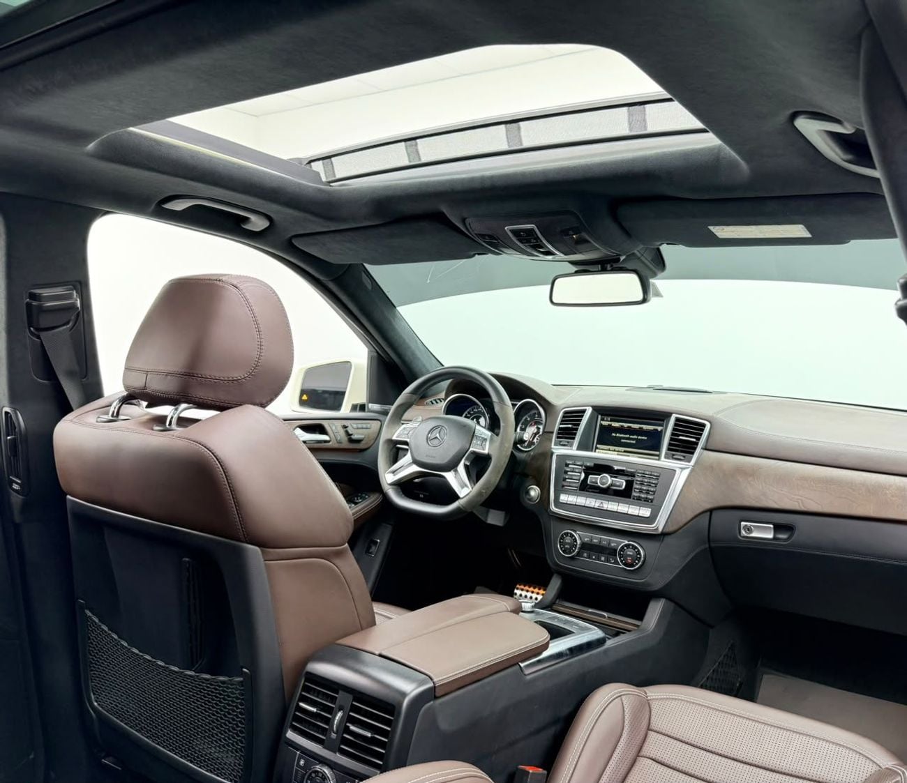 مرسيدس بنز ML 63 AMG STANDARD مرسيدس بنز ML 63 AMG موديل 2014، سجل صيانة كامل، كاملة المواصفات، بحالة ممتازة، خليجية