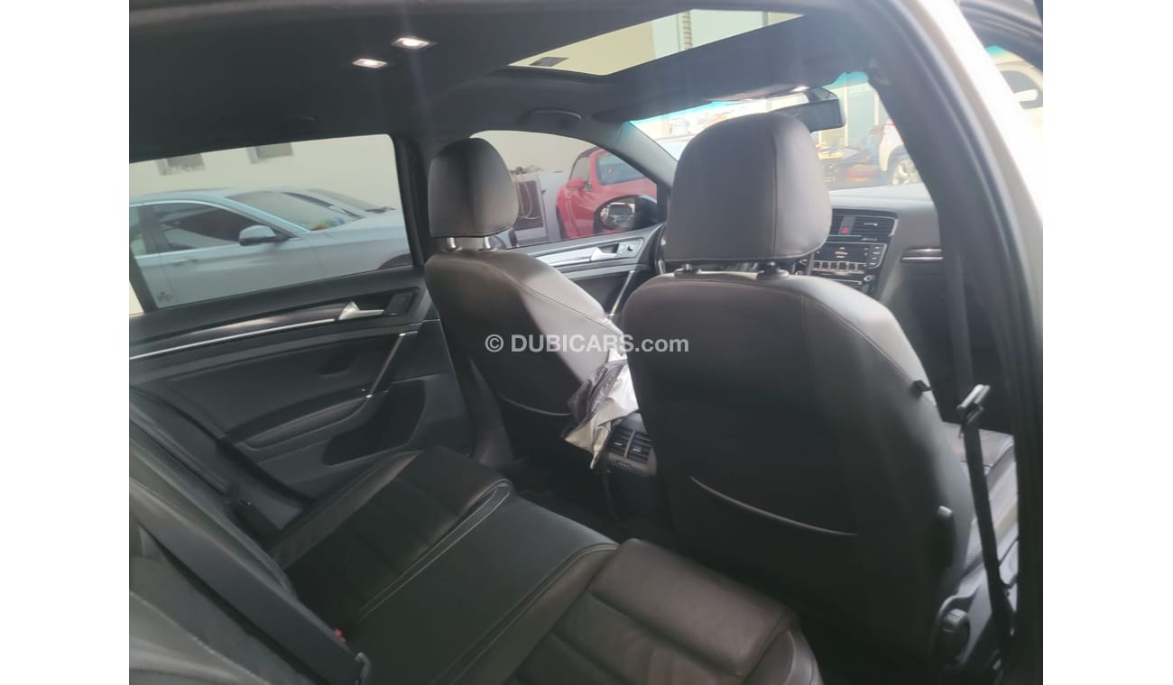 فولكس واجن جولف R