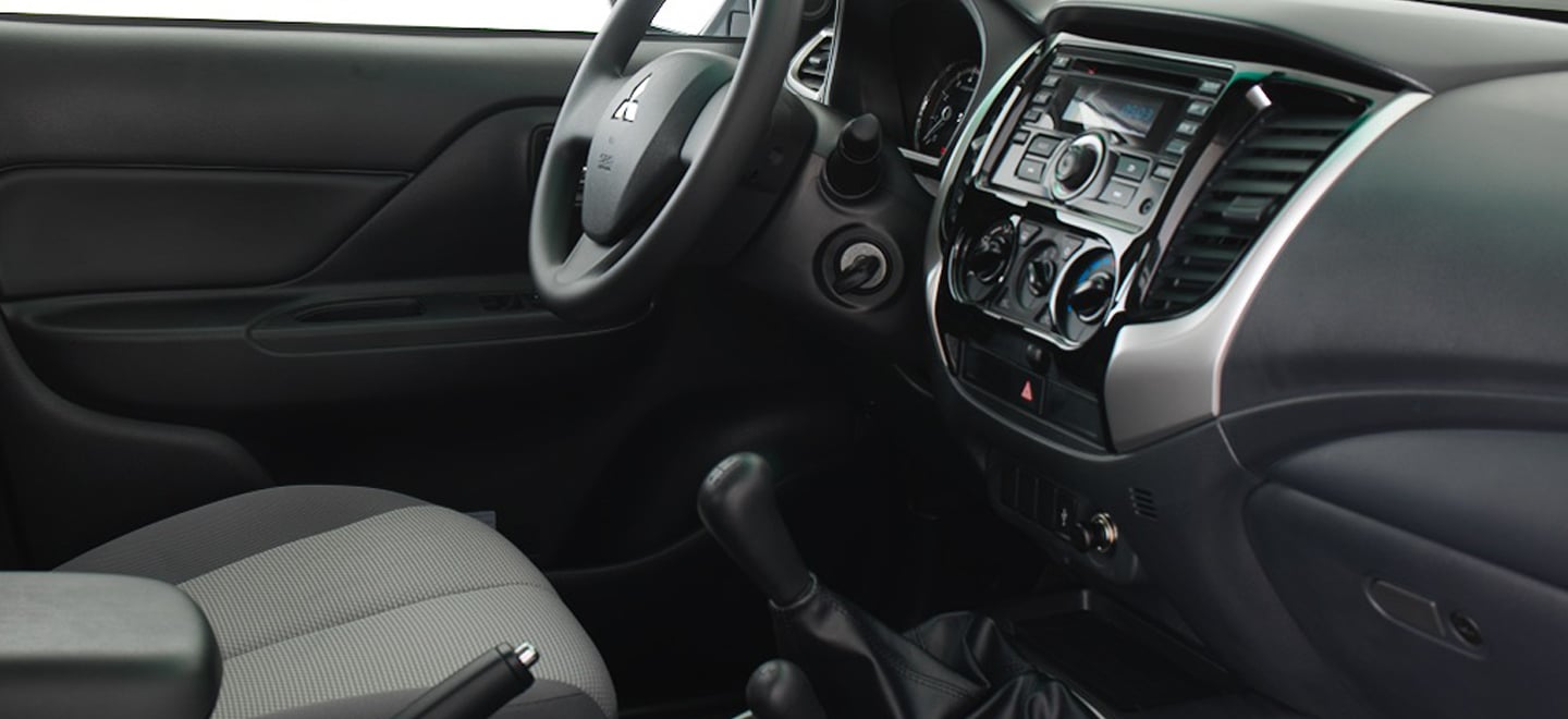 Mitsubishi L200 interior - Cockpit view