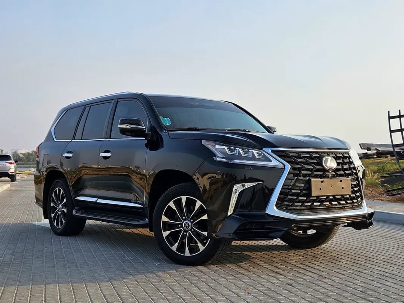 Lexus LX570 LX 570 Luxury | GCC Specs | Facelifted to Premium Condition Luxury SUV