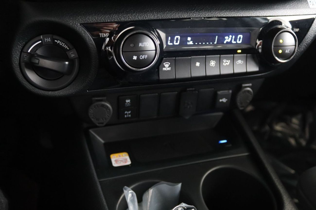 تويوتا هيلوكس 4.0 V6 **EXPORT ONLY**التصدير فقط خارج الخليج***