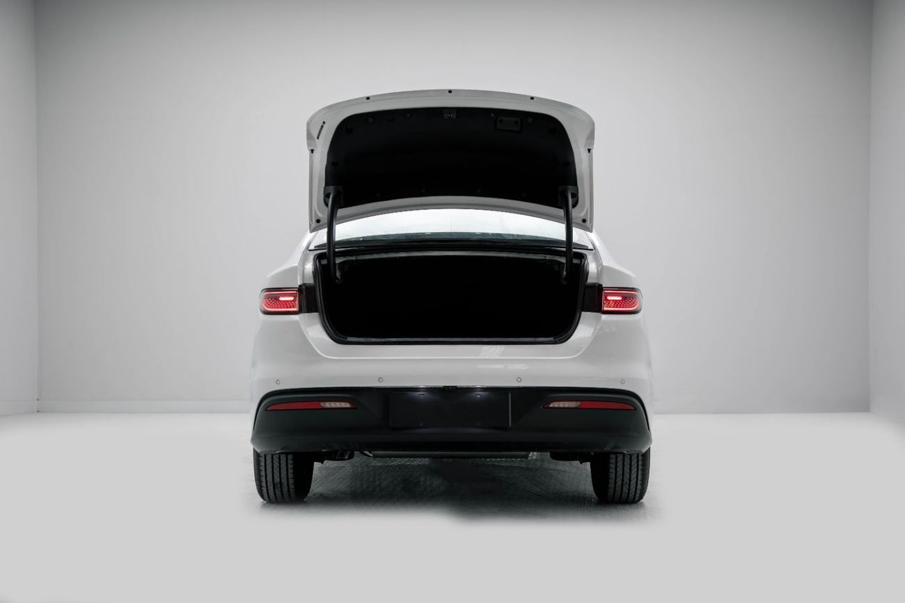 BYD Seal 05 DM-i ID Luxury 1.5L- White Inside Grey | Export Only