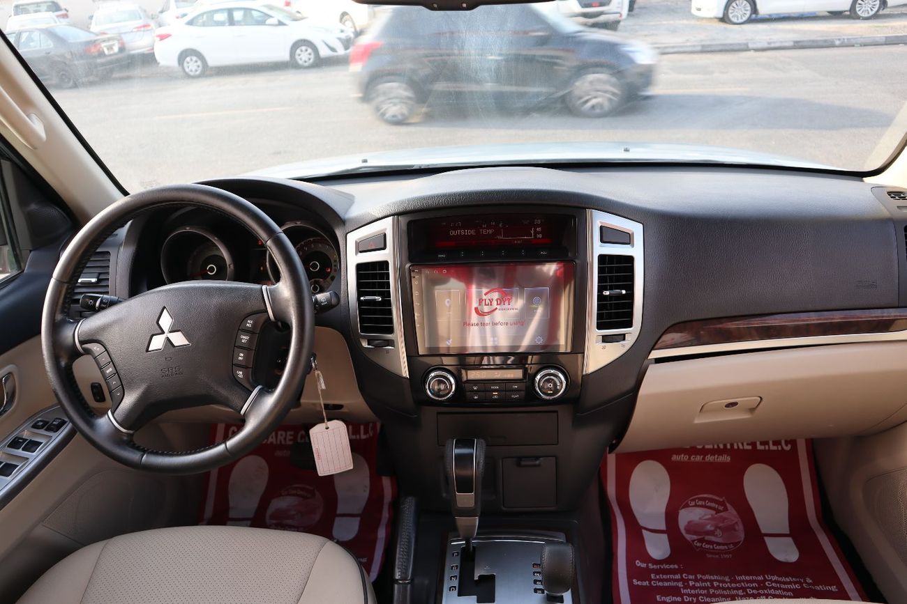 Mitsubishi Pajero GLS 3.5L (186 HP) (7 Seater)