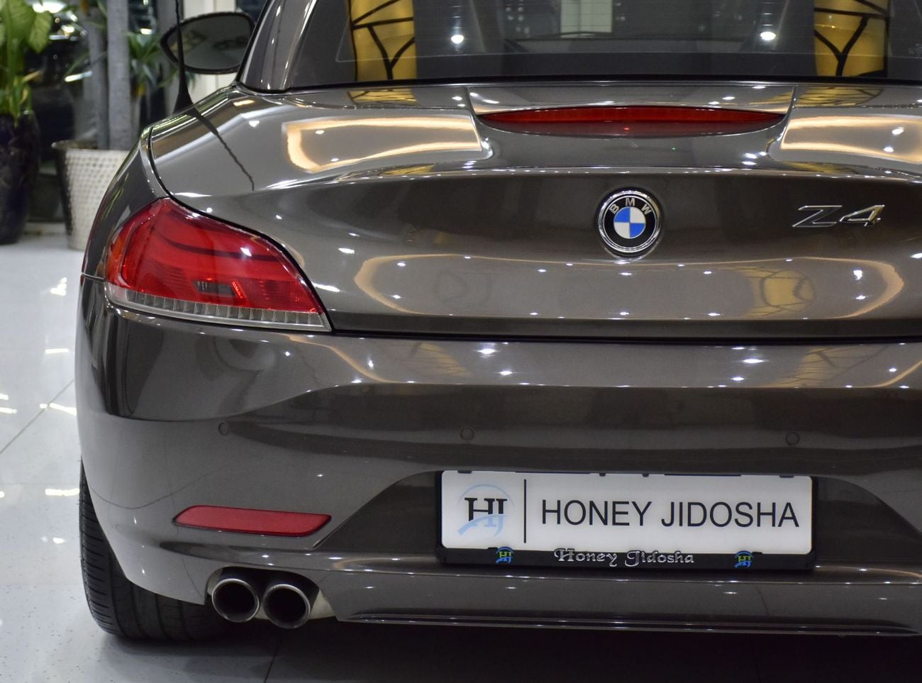 BMW Z4 sDrive 23i EXCLUSIVE EXCELLENT DEAL for our BMW Z4 sDrive23i ( 2012 Model ) in Brown Color GCC Specs