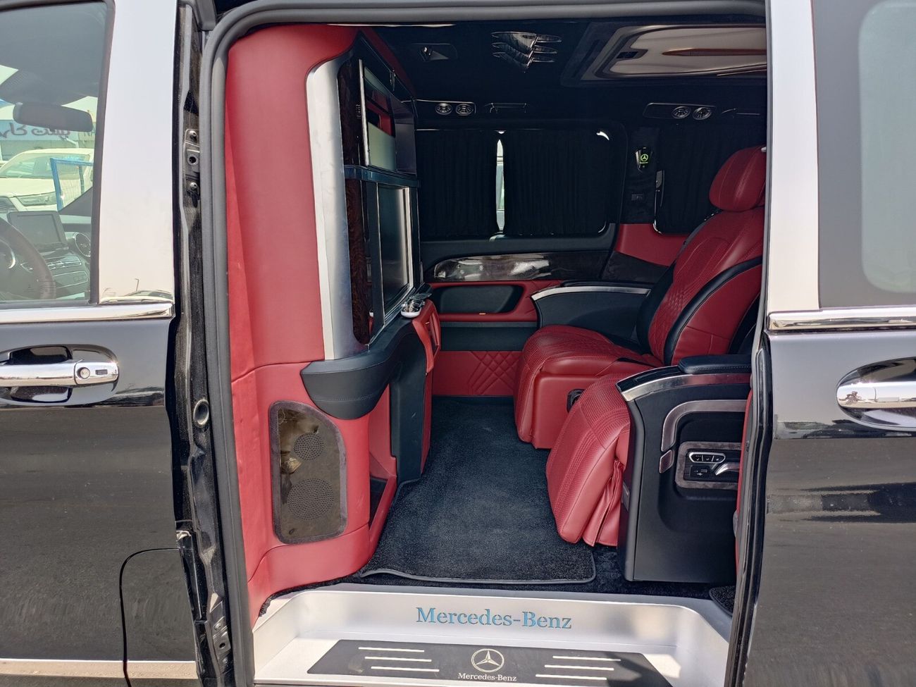 Mercedes-Benz V 250 V4, 2.0L Petrol,  VIP, Platinum, Front & Rear DVD's With Leather Seats, and Much More (CODE #VITO)