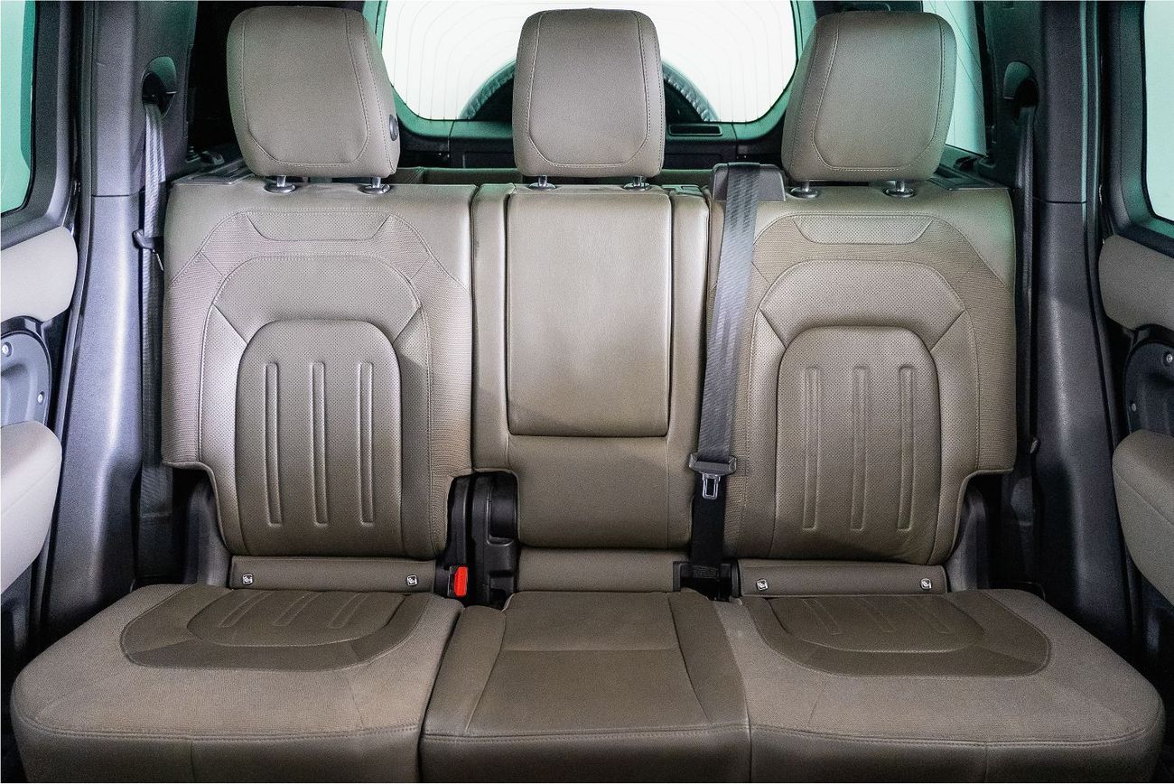 Land Rover Defender P400 110 First Edition 3.0L (7 Seater) P400 110 First Edition 3.0L