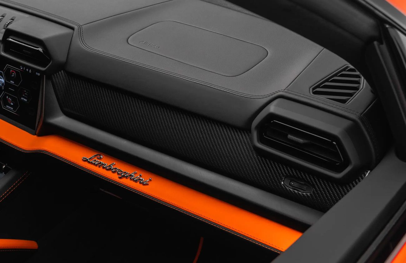 لامبورغيني اوروس 4.0L V8 Twin-Turbocharged Engine + eMotors