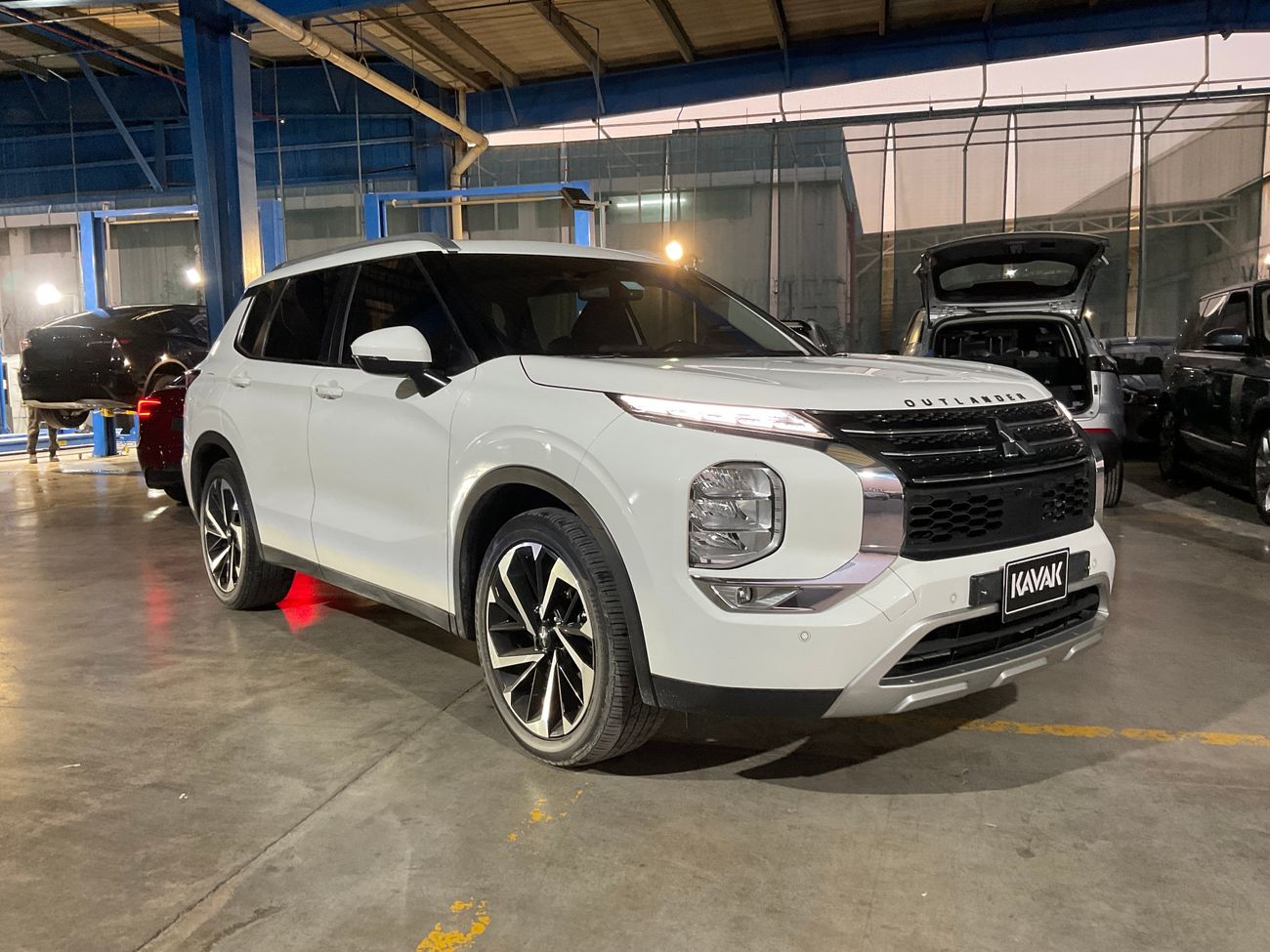 ميتسوبيشي آوتلاندر Highline + Synthetic leather | شامل الضمان | 0 ﺪﻔﻋﺓ ﺃﻮﻟﻯ