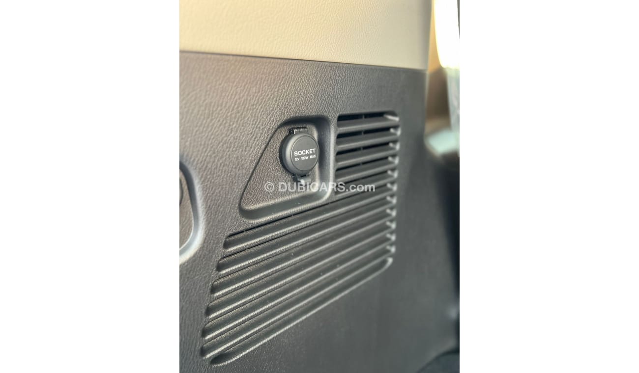 Nissan Patrol Nissan Patrol Platinum V8, 5.6 CC, Model 2023