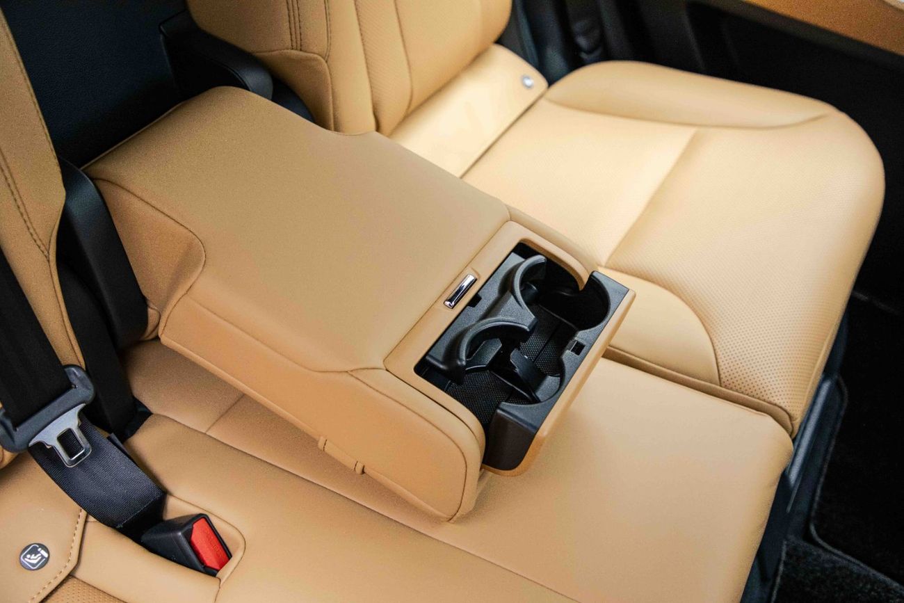 Lexus LX 600 Signature 3.5L - Sonic Quartz Inside Black | Export Only