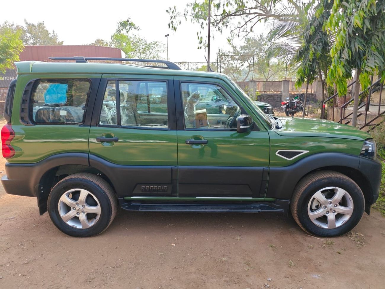 Mahindra Scorpio Mahindra Scorpio Classic S11 4W RHD TOP MODEL DIESEL ENGINE MY 23 Model Military Green Color (RIGHT 
