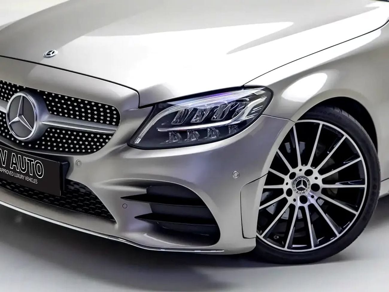 Mercedes Benz C200 C200 | GCC Specification | Silver Exterior | Luxury Sedan