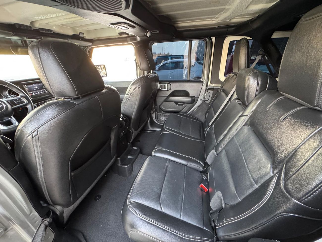 Jeep Wrangler Unlimited Sahara 3.6L SAHARA / V6 3.6L / GCC / AGENCY CHECKS/ KEYLESS ENTRY / REMOTE START / BLIND S