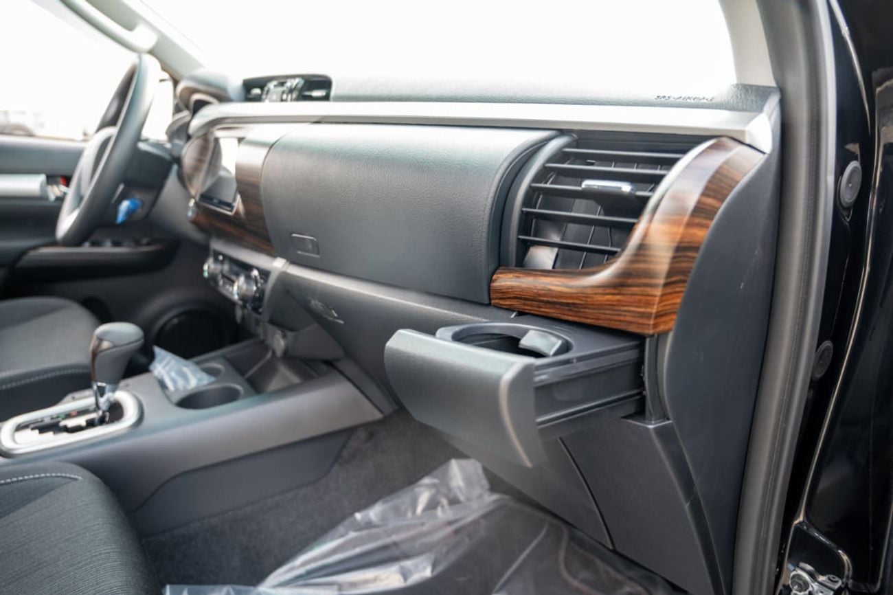 تويوتا هيلوكس SGLX 2.7L 4x4 Double Cabin, Petrol, Full Option Automatic