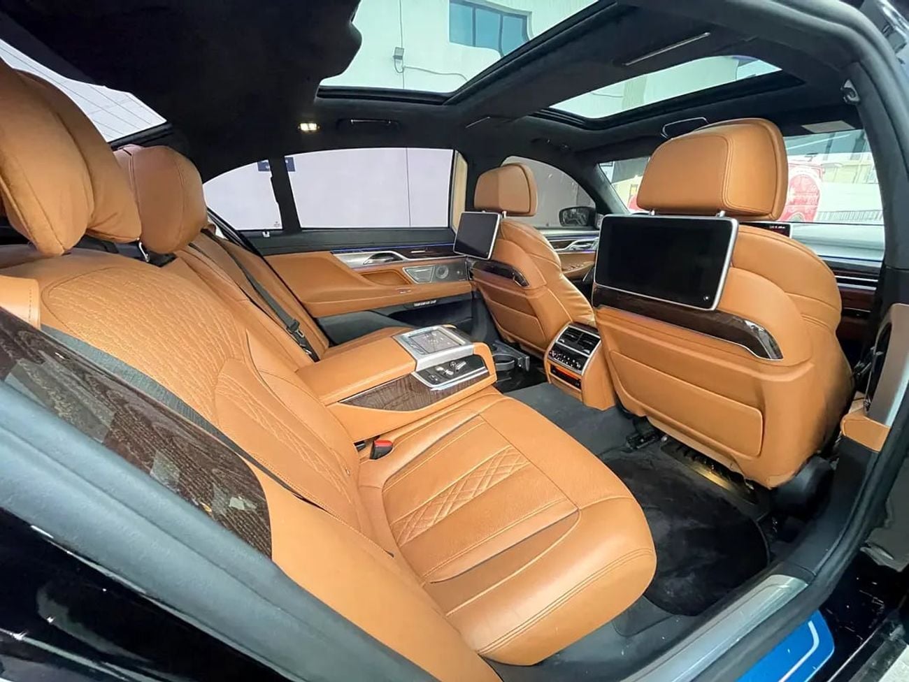 بي أم دبليو 750Li 750Li xDrive GCC Specs - Pristine Condition