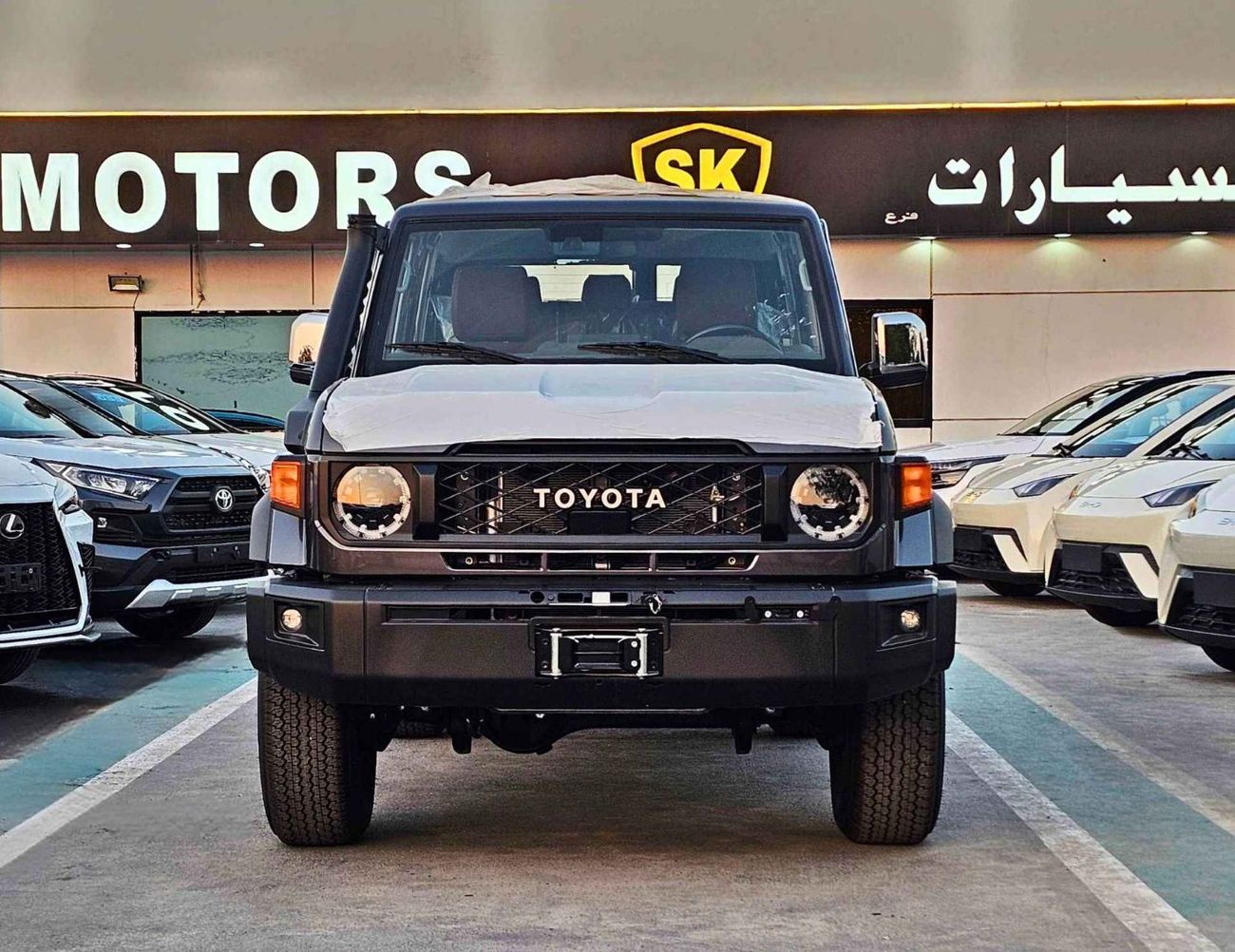 Toyota Land Cruiser 70 LX LC76 / 4.0L PETROL A/T / RADAR, DIFFLOCK, WINCH, SNORKEL, REFRIGERATOR / CODE # 76PAFR