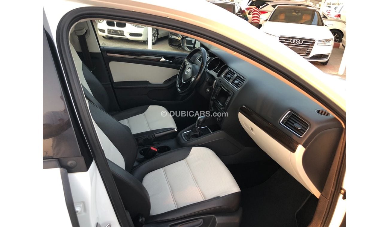 Volkswagen Jetta Volex wagan Getta model 2016 GCC car prefect condition full option sun roof leather seats back came