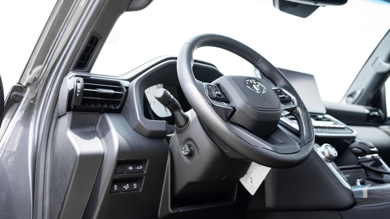 Toyota Land Cruiser 2026 Toyota Land Cruiser VXR 3.5L AT Hybrid (Black-Red)