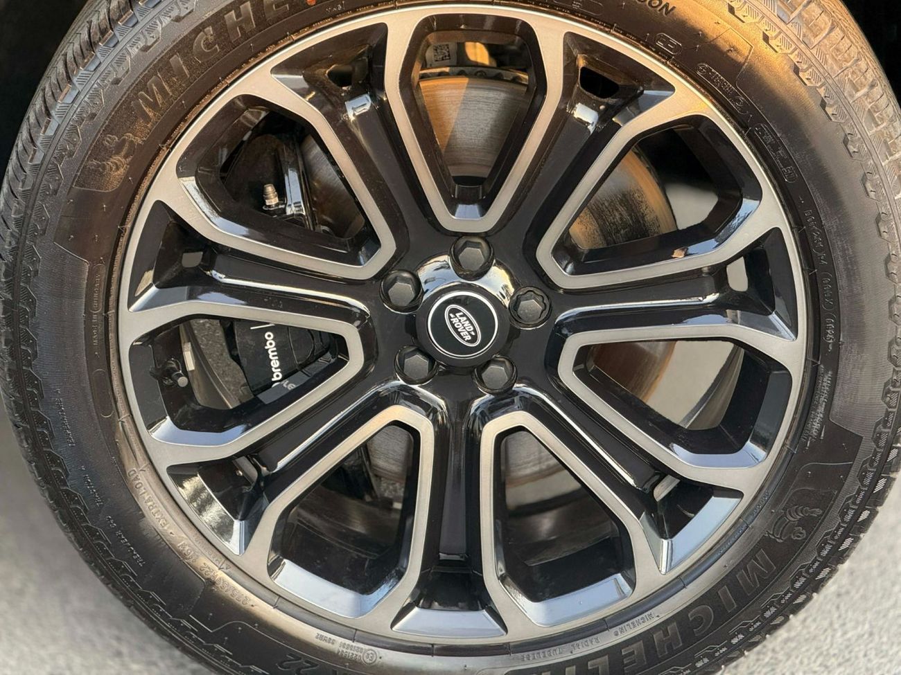 Land Rover Defender 110 P635 OCTA V8 **2025**GCC SPEC UNDER WARRANTY