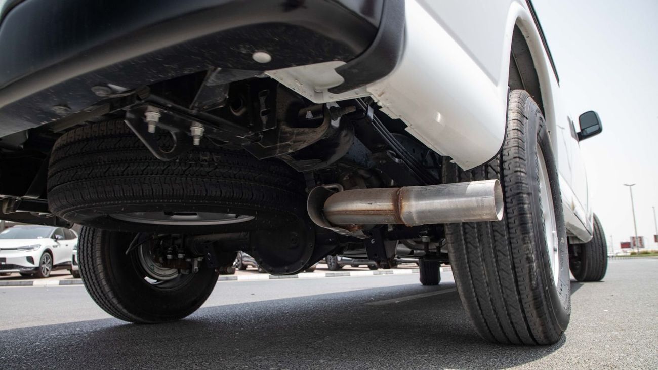 جي أم سي سافانا 2500 Extended Wheelbase 6.6L V8 | Work-Truck Trim | 2025 | GCC