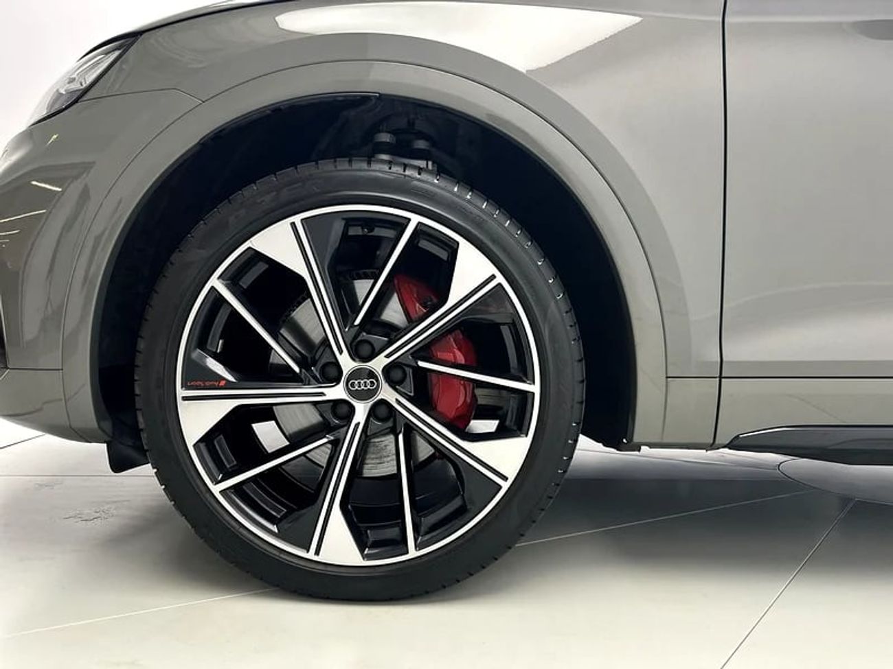 Audi SQ5 SUV TFSI 354hp (Ref# 02946)