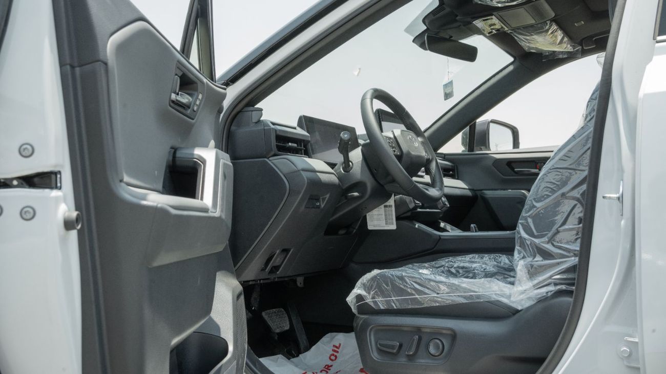تويوتا راف ٤ 2026 Toyota Rav4 XSE 2.5L AT Hybrid (White-Black)