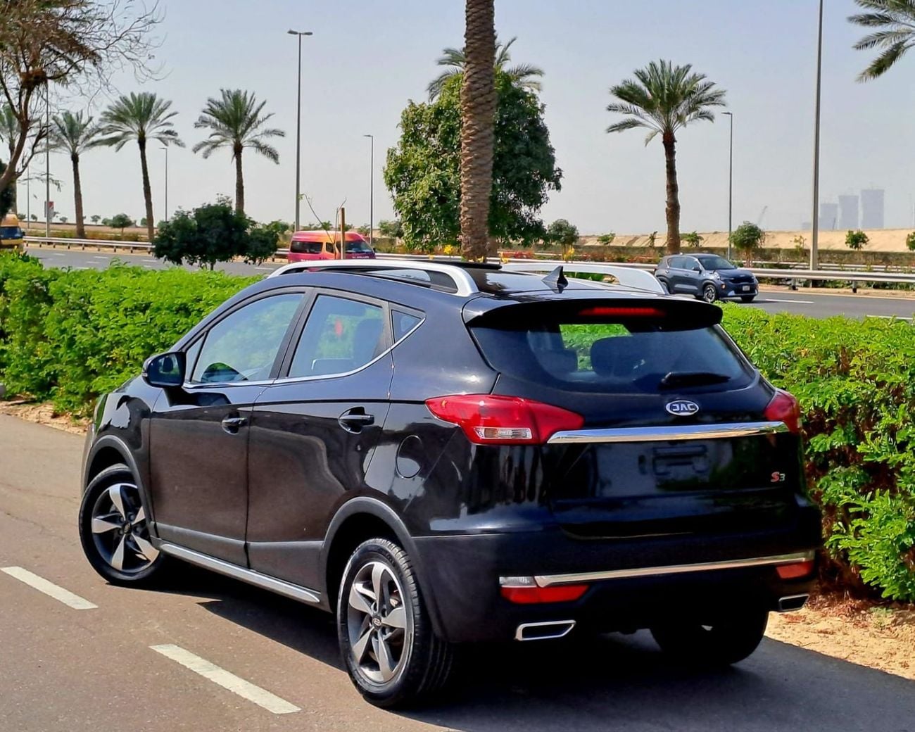 جاك JS3 454-Monthly l GCC l Sunroof, Leather, Cruise l Accident Free