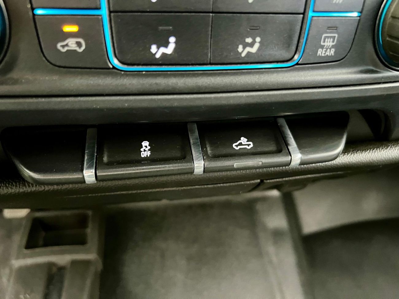 GMC Sierra 5.3L V8 SLT Crew Cab (AWD)warranty one year bank financie available