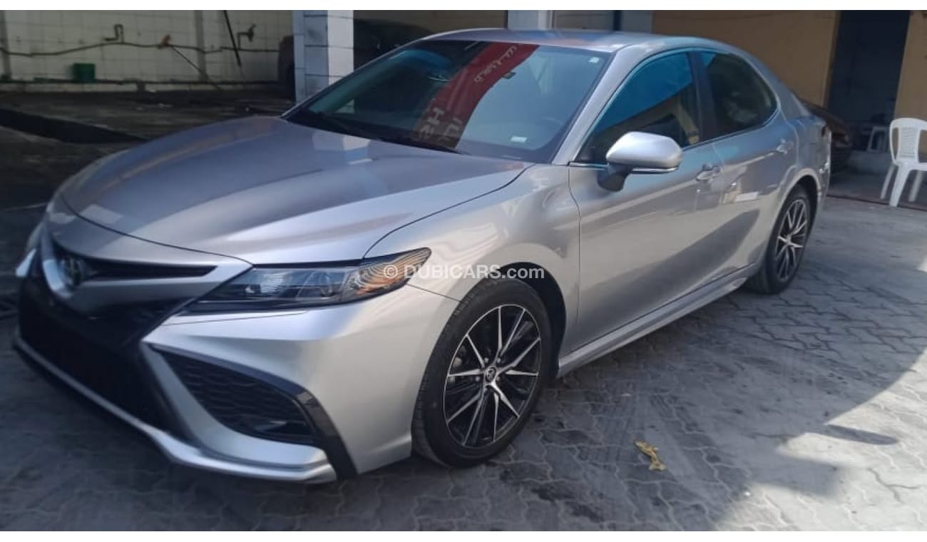 Toyota Camry 2022 Toyota Camry SE 2.5L V4 /