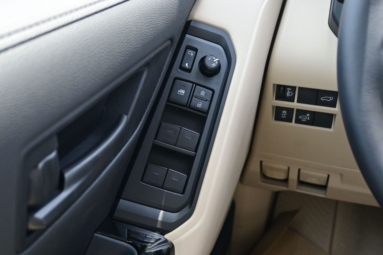 Toyota Land Cruiser GXR 4.0L Toyota Land Cruiser GX-R 4.0L V6 Petrol, 4WD