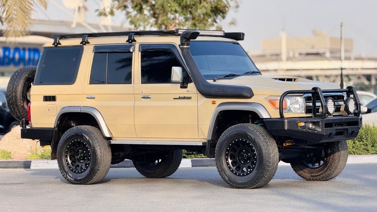 Toyota Land Cruiser 70 PREMIUM ROOF RACK WITH SIDE AWNING CAMPING TENT | 4.5L DIESEL ENGINE | MANUAL TRABSMISSION