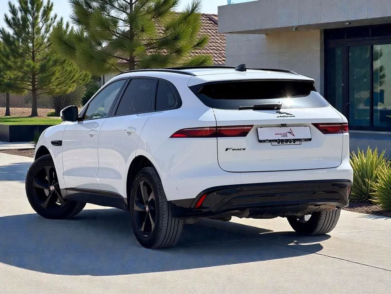 Jaguar F-PACE !! EID SALE !! 1 YEAR FREE WARRANTY !!  AED 1,650 P.M | 0% DOWN PAYMENT | JAGUAR F-PACE R-SPORT PRES