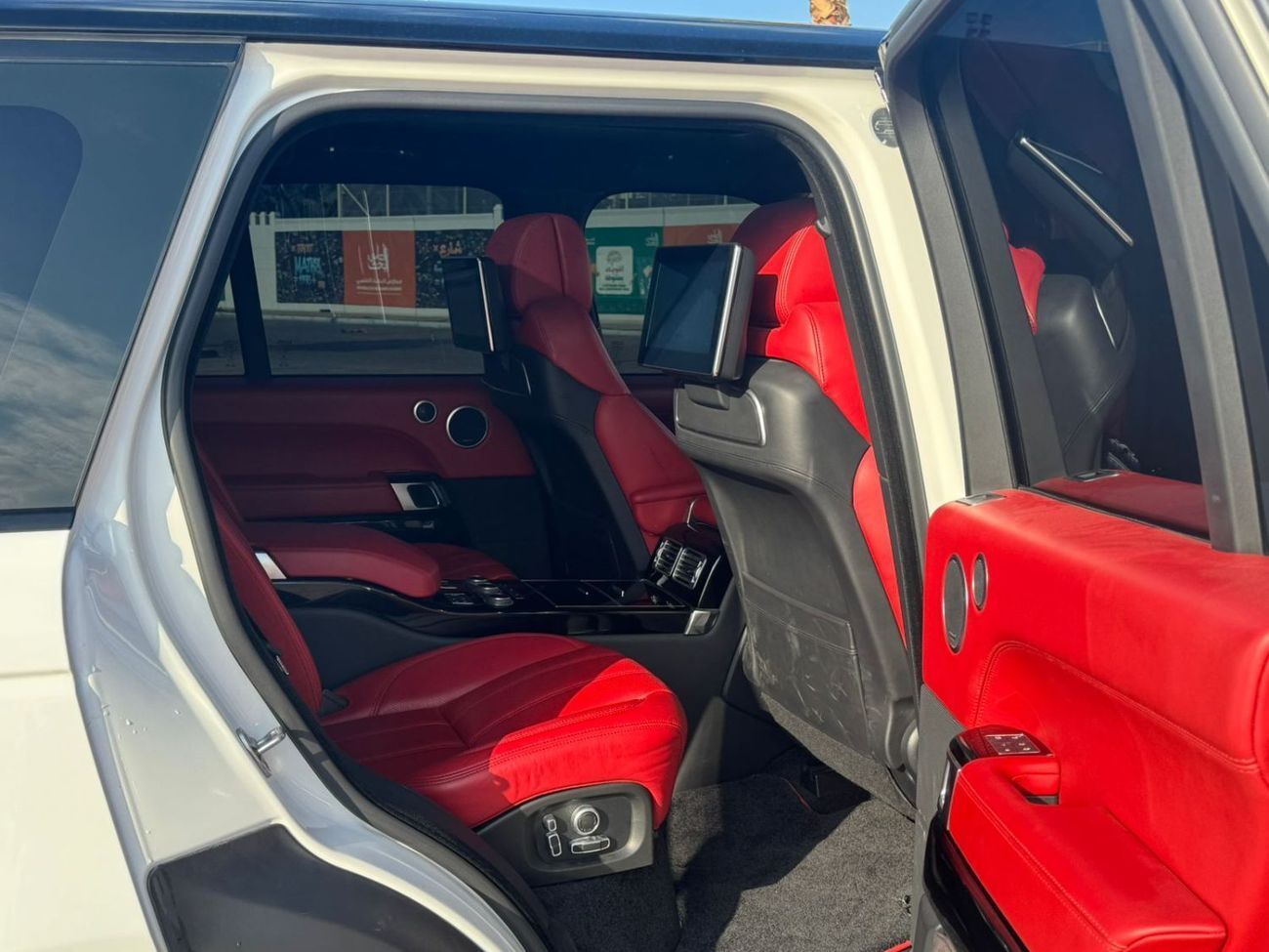 Land Rover Range Rover Autobiography 5.0L (375 HP) “2017 Range Rover Autobiography 5.0L V8 – Executive 1×1 Rear Seats, Pano