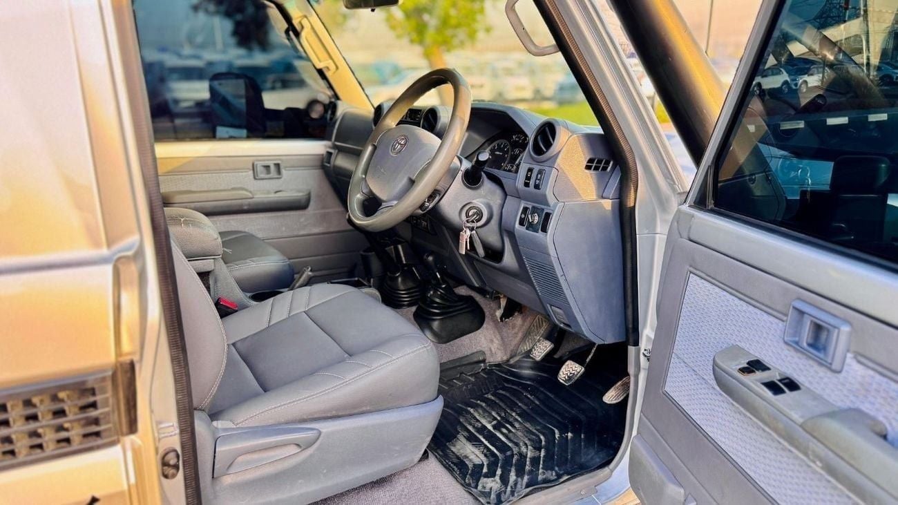 Toyota Land Cruiser Pick Up SINGLE CABIN | MANUAL TRANSMISSION | 4.5L DIESEL ENGINE | 2017 | RHD | PREMIUM TUFF BULL BAR WITH LE