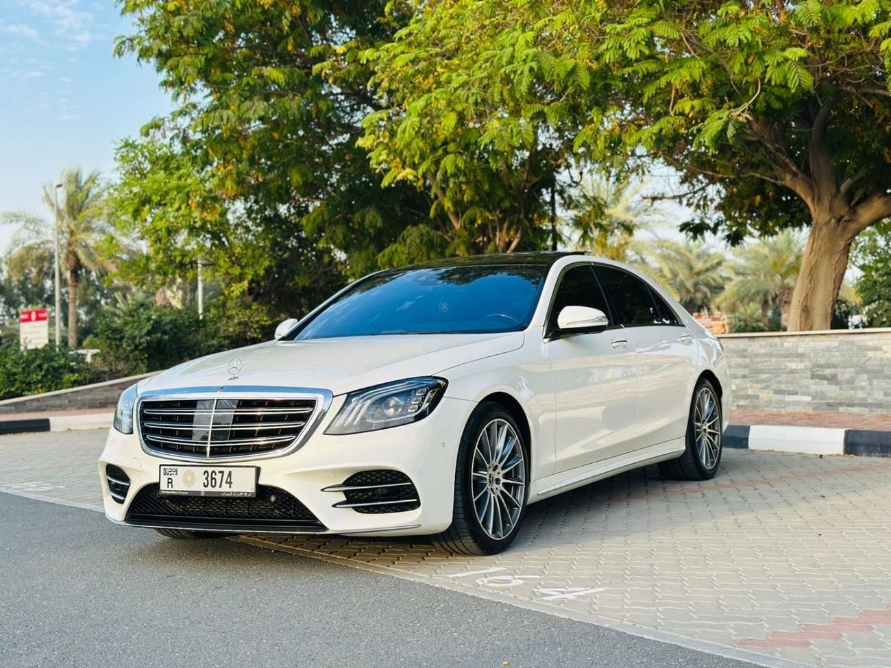 مرسيدس بنز S 560 Std 4.0L (463 HP)