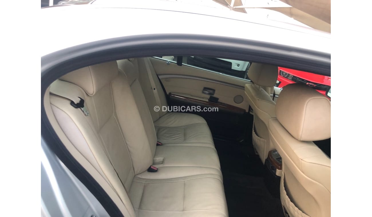 بي أم دبليو 730Li موديل 2007 خليجي فل مواصفات كراسي جلد وفتحه سقف ومثبت سرعه وتحكم كهربي كامل ونظام صوت ممتاز وكاميرا