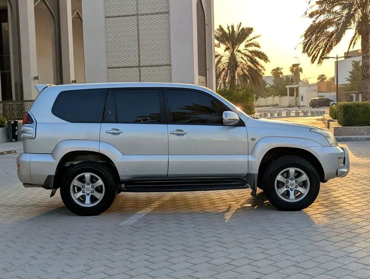 Toyota Prado GX GCC Specs V4 2.7L Interior and Exterior Excellent Condition