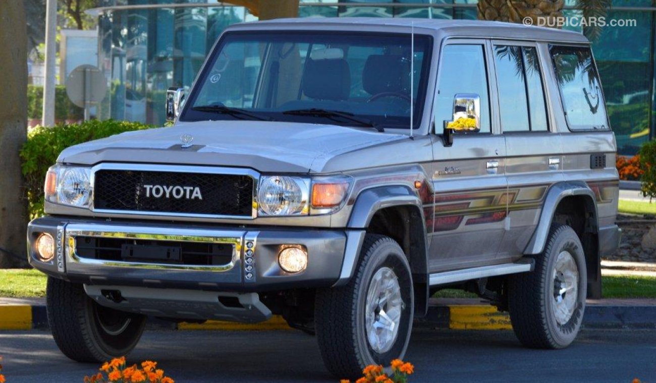 Toyota Land Cruiser Hardtop LX V6 4.0L Petrol 5 Seat Semi Long wagon