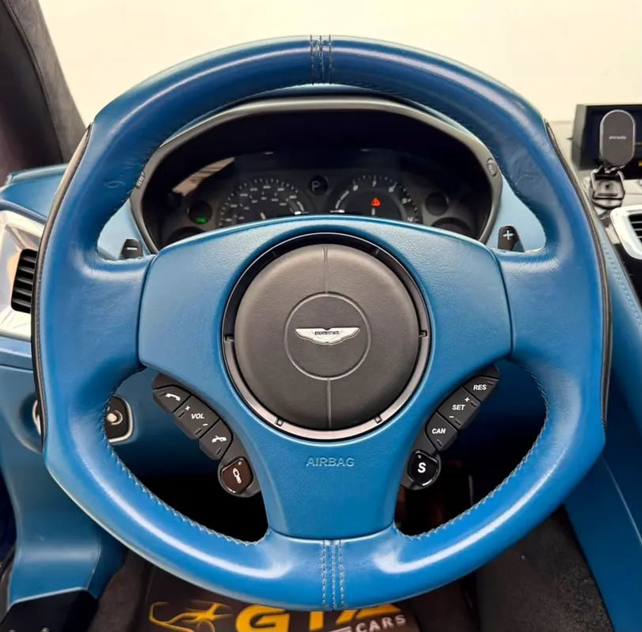 Aston Martin Vanquish VOLANTE