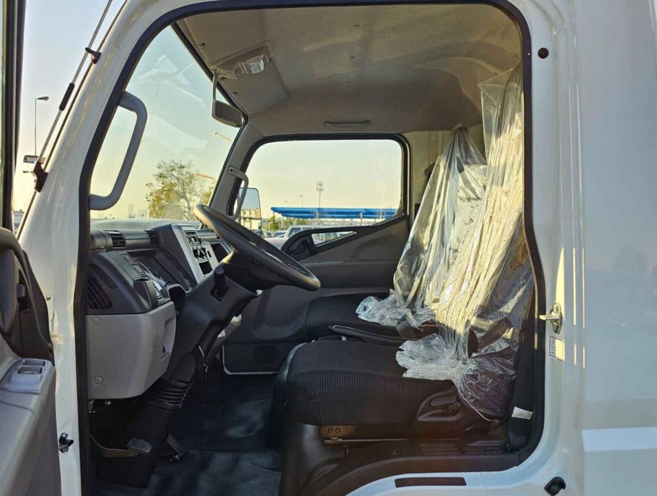 Mitsubishi Fuso Canter 4 TON CARGO BODY / ,4.2L DIESEL / SPECIAL PROMOTION