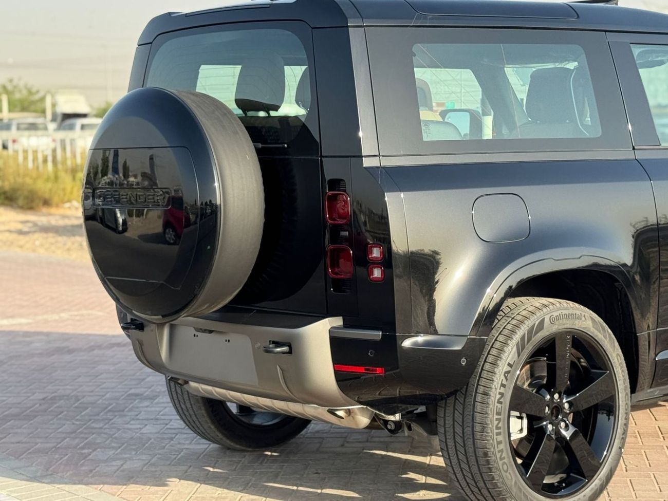 لاند روفر ديفندر Land Rover Defender P400 X-Dynamic SE 2025 2DOORS