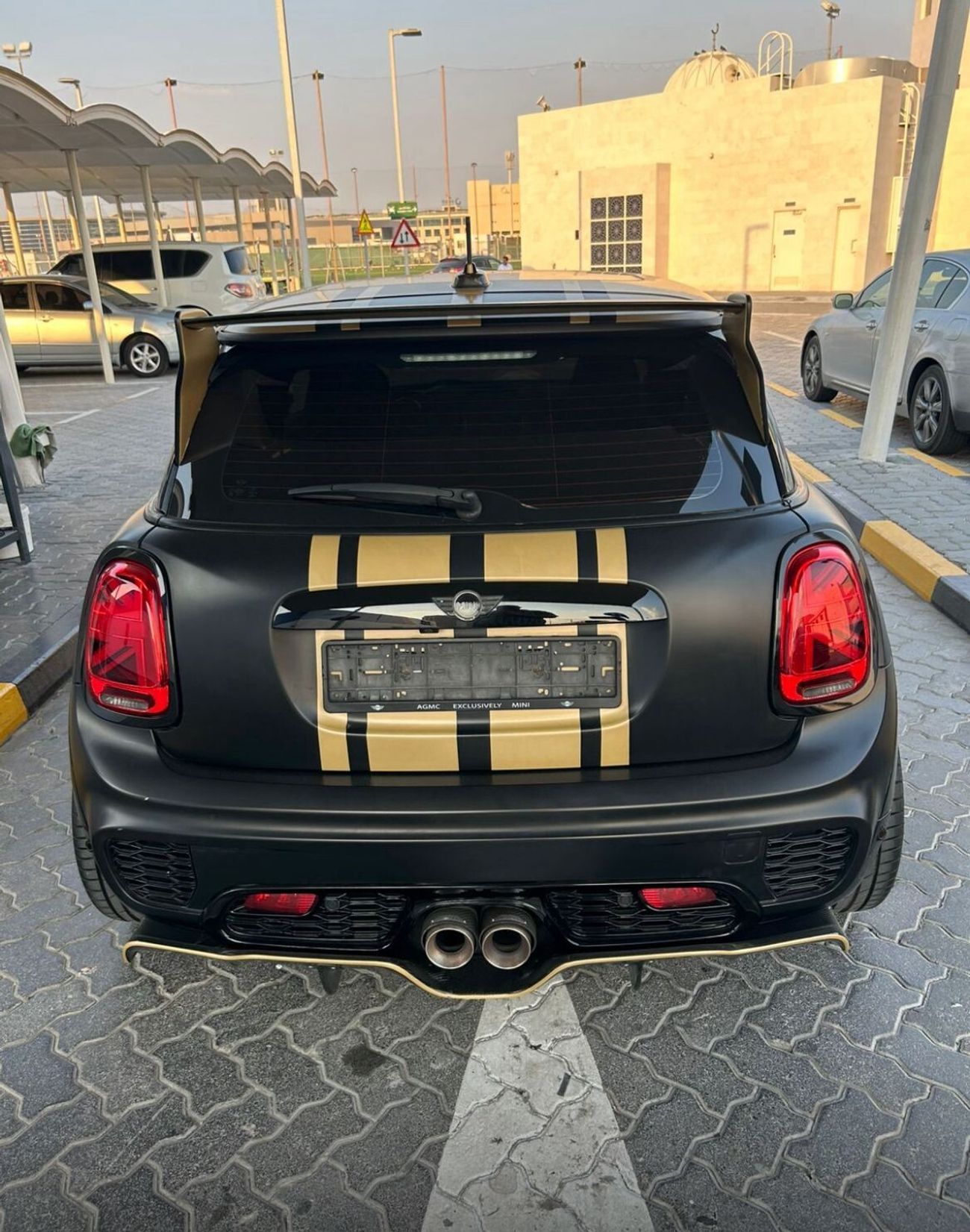 ميني كوبر إس 2.0 L TwinPower Turbo 4-cylinder engine, 8-speed Steptronic Sport automatic transmission, Sport-tune