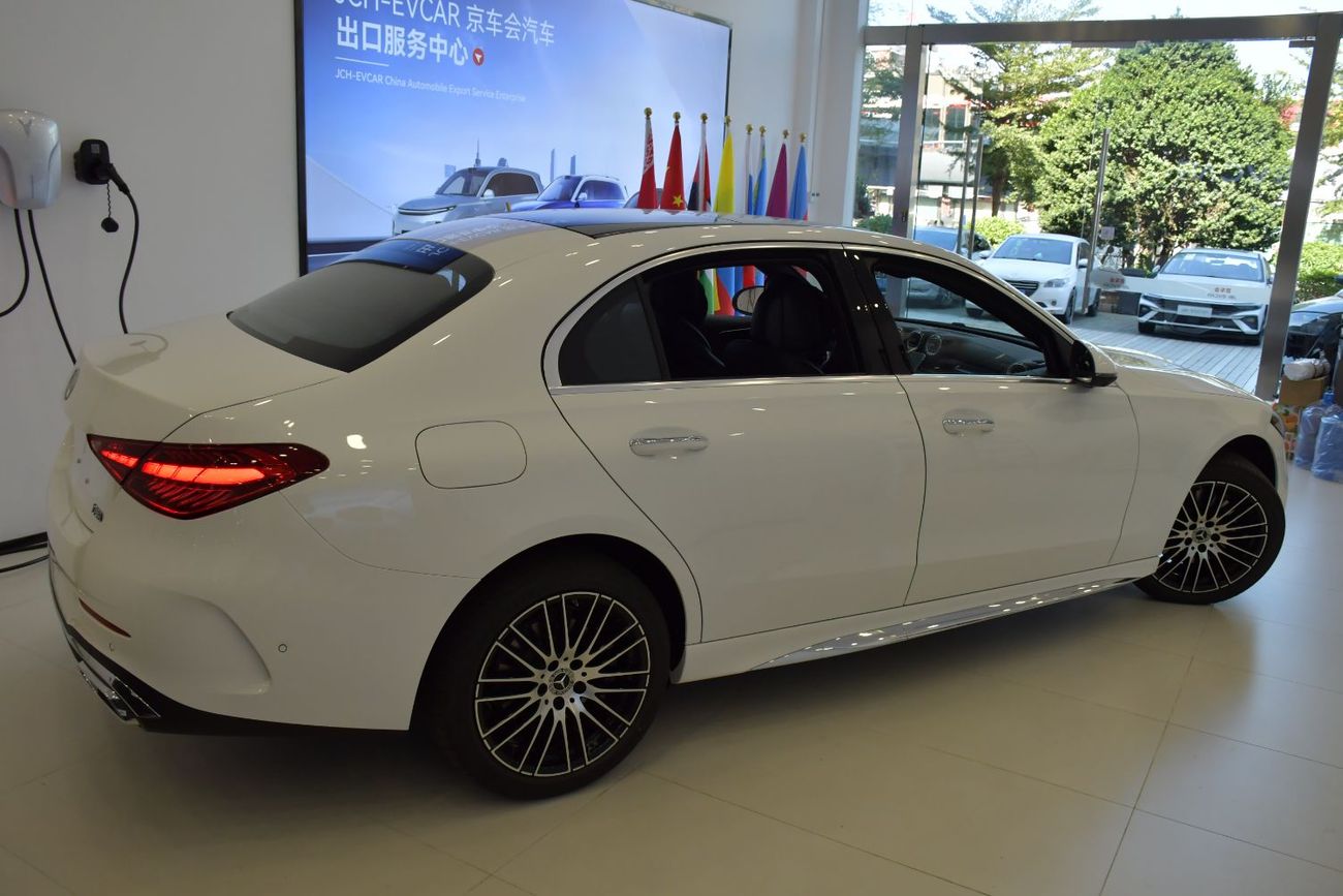 Mercedes-Benz 260 c260L