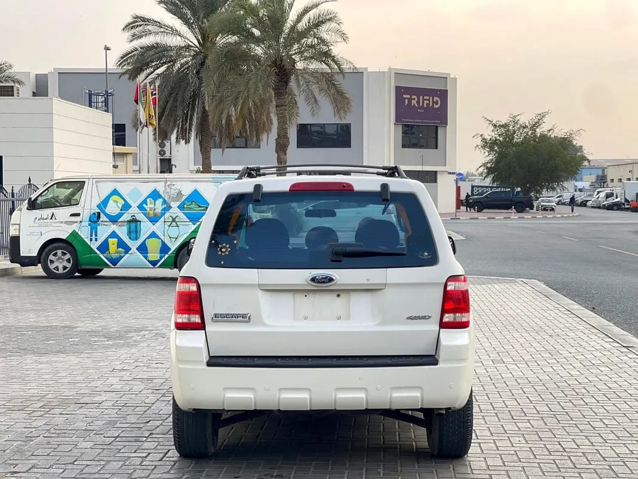 Ford Escape XLT | 2.5L 4-CYLINDERS | | GCC | LOW MILAGE | WELL MAINTAINED