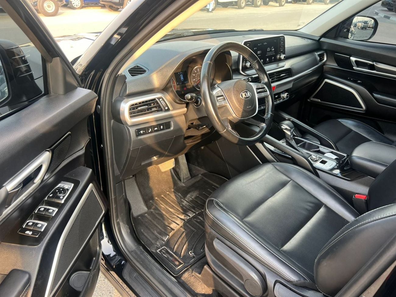 Kia Telluride LX 2020 Kia Telluride 3.8L V6 - Rear Camera & Sensor - Leather Seats With Rims -