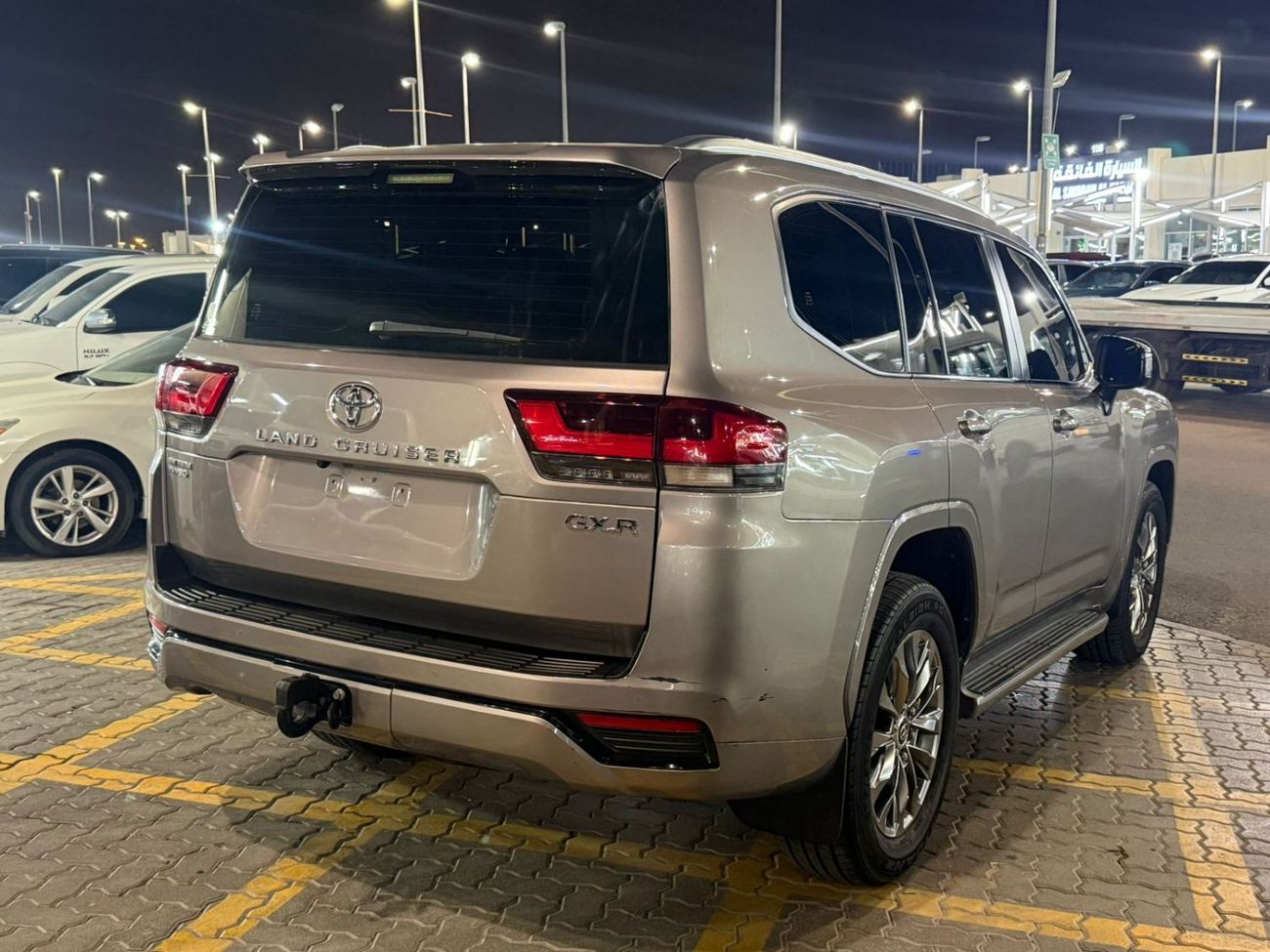 Toyota Land Cruiser GXR 3.3L Twin Turbo Diesel Engine LHD 4WD Automatic Gear 7 Seats 5 Doors