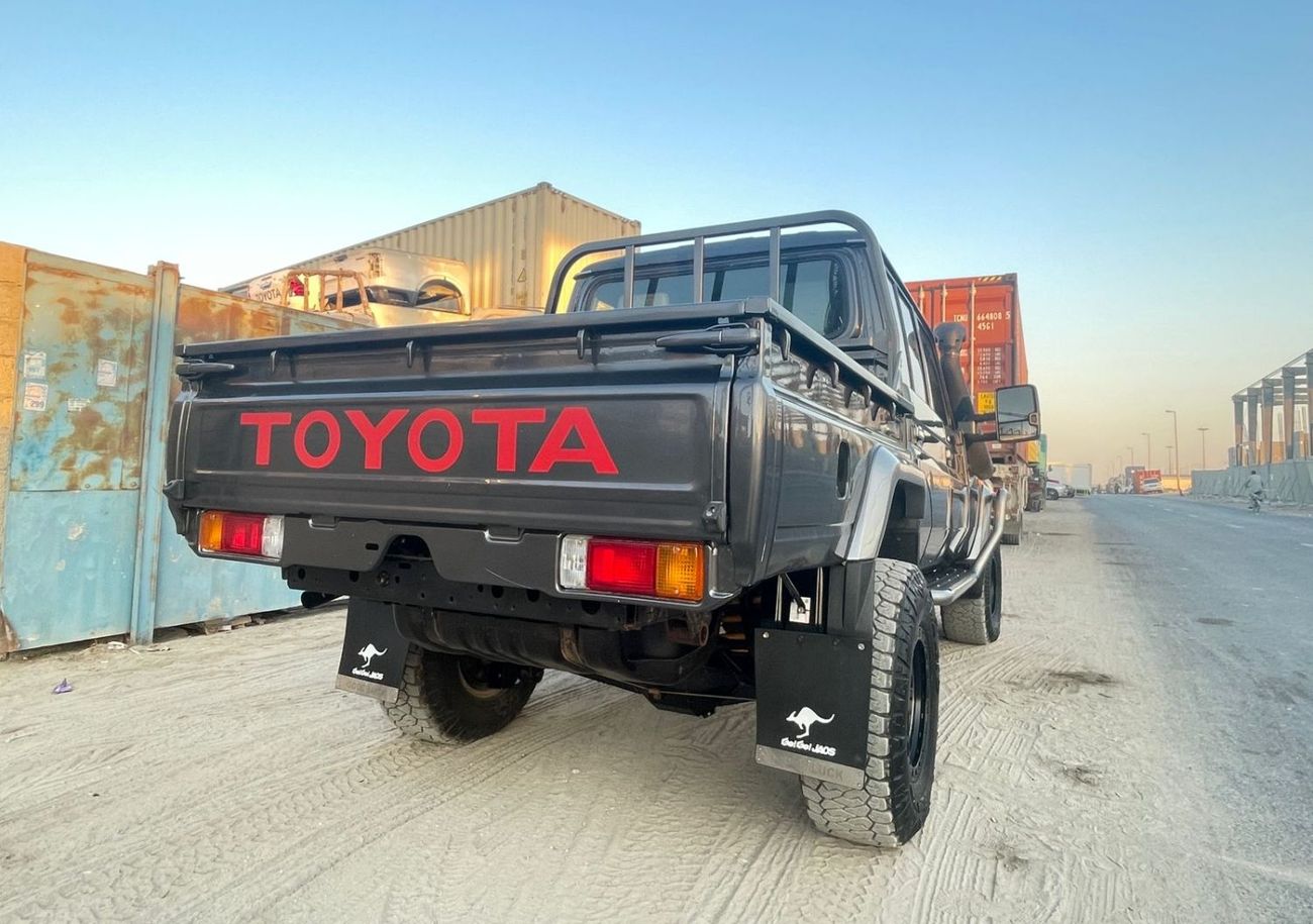 تويوتا لاند كروزر بيك آب RIGHT HAND DRIVE 4.5 1 VD ONLY FOR EXPORT