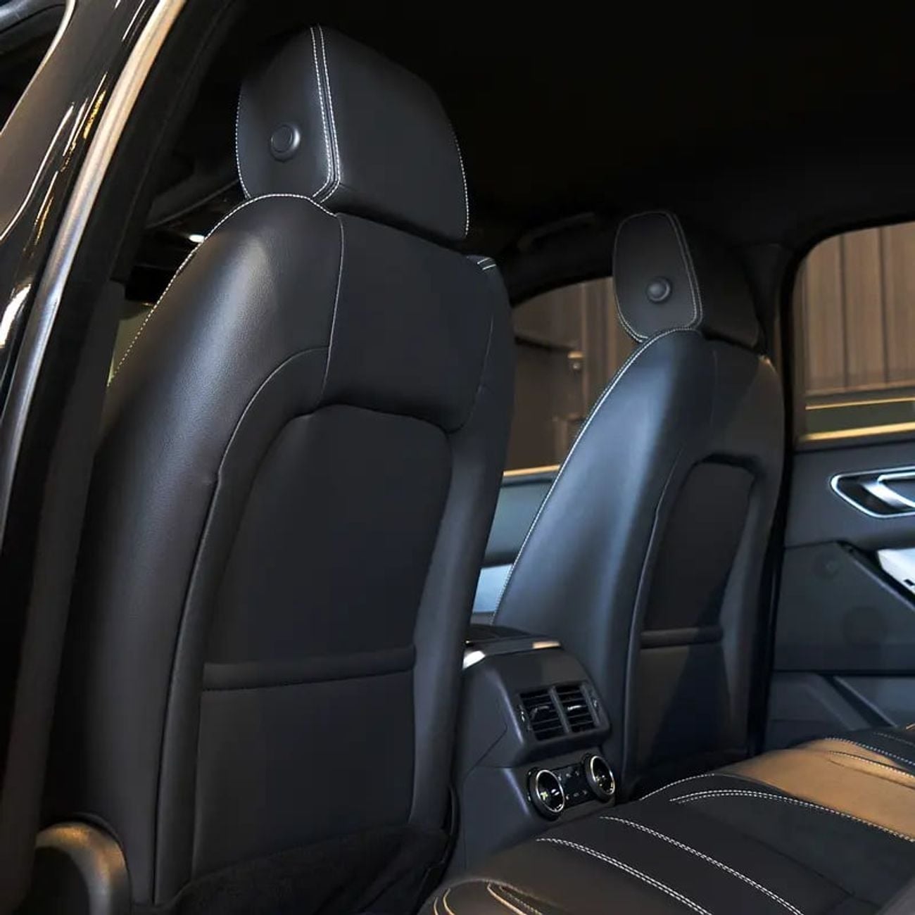 Land Rover Range Rover Velar P250 2.0L (246 HP) AED 3,353 pm • 0% Downpayment • Range Rover Velar P250 S • 1 Year Warranty